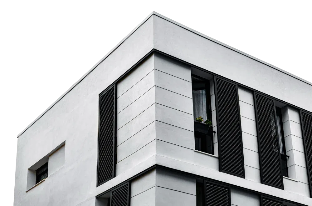 Strak gestuukte witte gevel van een modern appartementengebouw